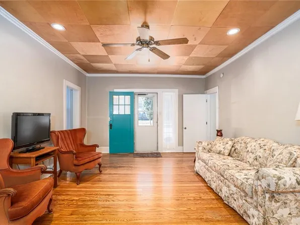 619 W 4th St, Lawrence, KS 66044