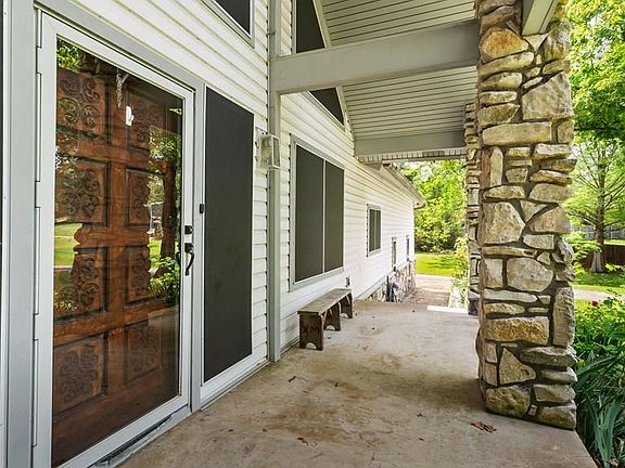 5th image of 8 Pine Ridge Cir