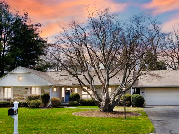76 Ridgeway Cir, Springfield, MA 01118