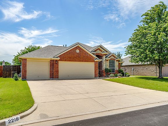 2nd image of 2218 Lorrie Ln