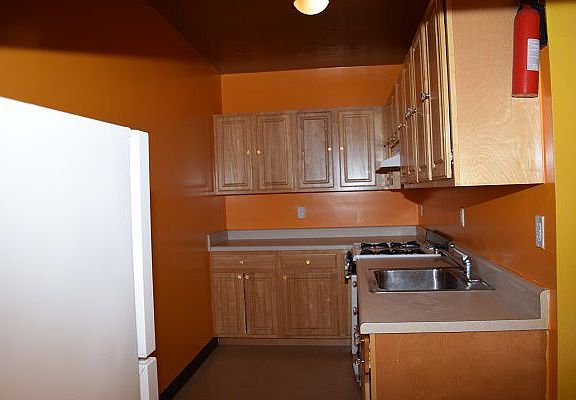 3rd image of 1739 Sterling Pl #2
