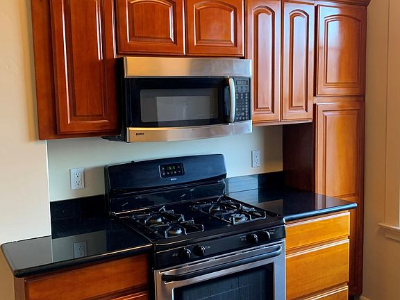 5th image of 2285 Bay St #5