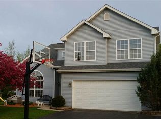385 Prairie Knoll Dr, Poplar Grove, IL 61065