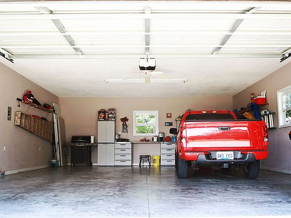 5th image of 617 Hickory Ln
