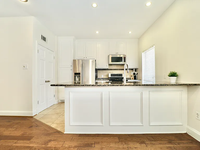 407 Josephine St — Photo 2
