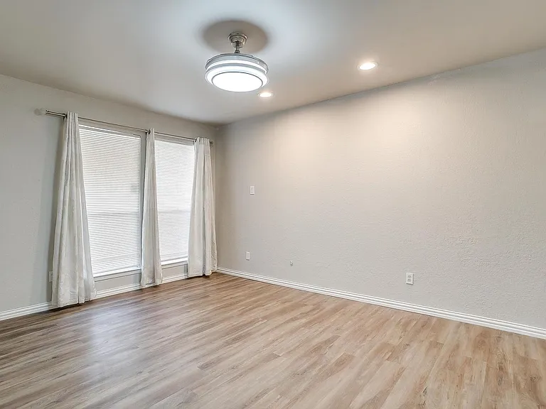 5947 Chimney Wood Cir — Photo 24