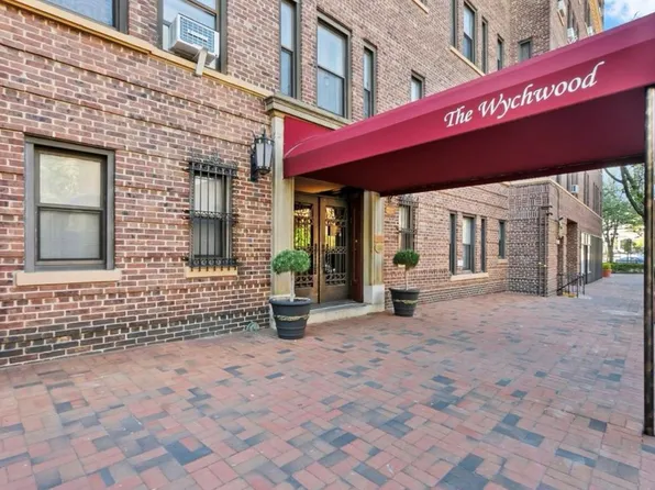 8 Barstow Road #4F, Great Neck, NY 11021