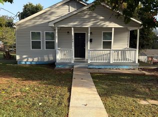 2996 1st Ave NW, Hickory, NC 28601