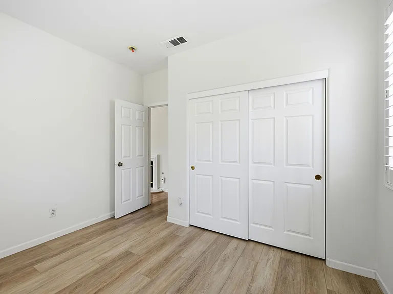 552 Stonehaven Ct — Photo 52