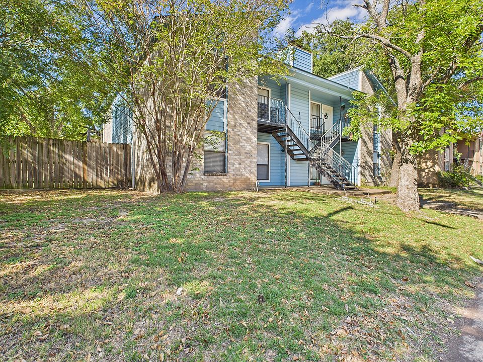 2nd image of 1804 Woodsman Dr APT A