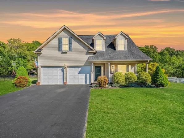 418 Cambridge Court Rd, Vinton, VA 24179