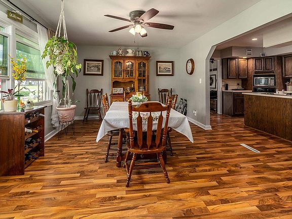 3rd image of 207 W 13th St