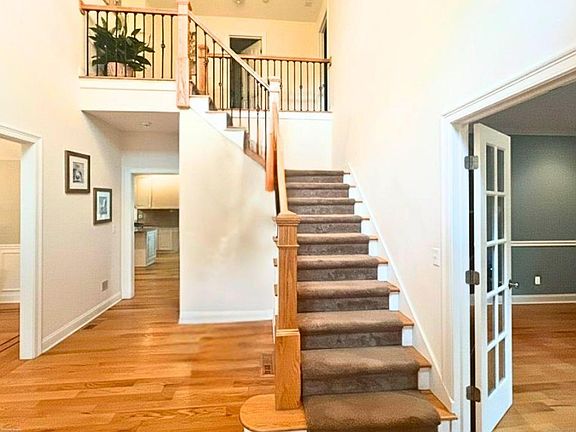 4th image of 664 Sport Hill Road