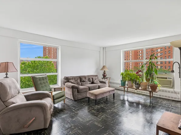 70 La Salle Street image 2 of 6