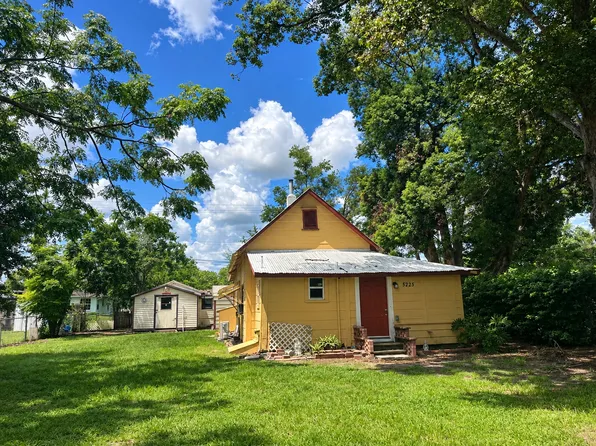 5225 11th St, Zephyrhills, FL 33542
