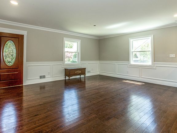 4th image of 98 Park Ln