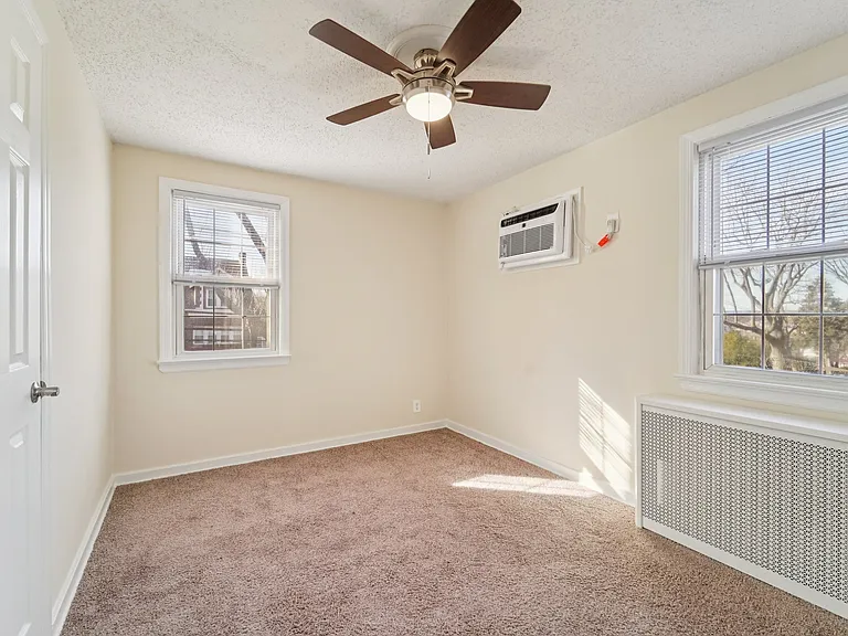 Riverview Gardens — Photo 14