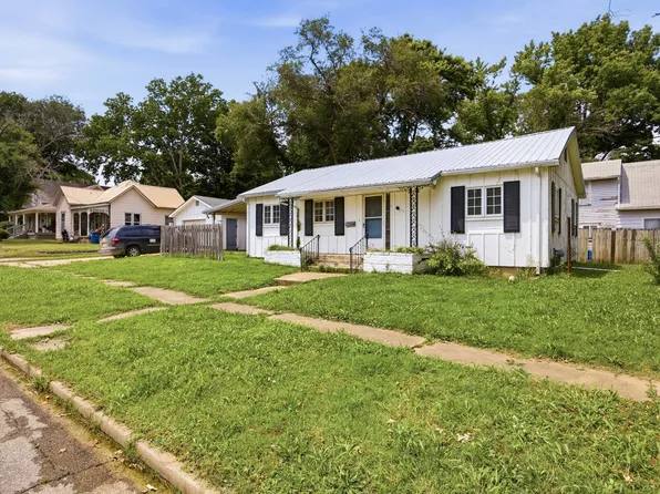 304 W 7th St, Chanute, KS 66720