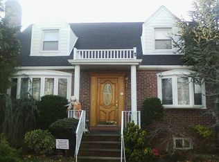 2842 212th St, Bayside, NY 11360