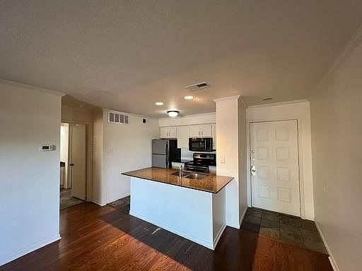 3rd image of 8888 Tallwood Dr