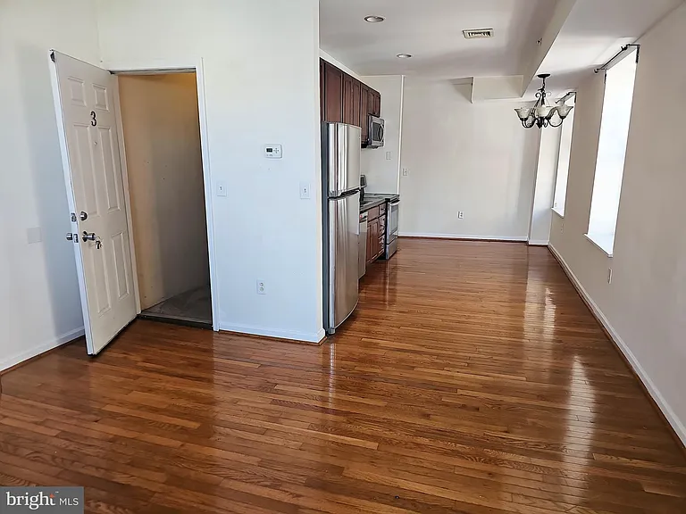 927 N 6th St #3 — Photo 3