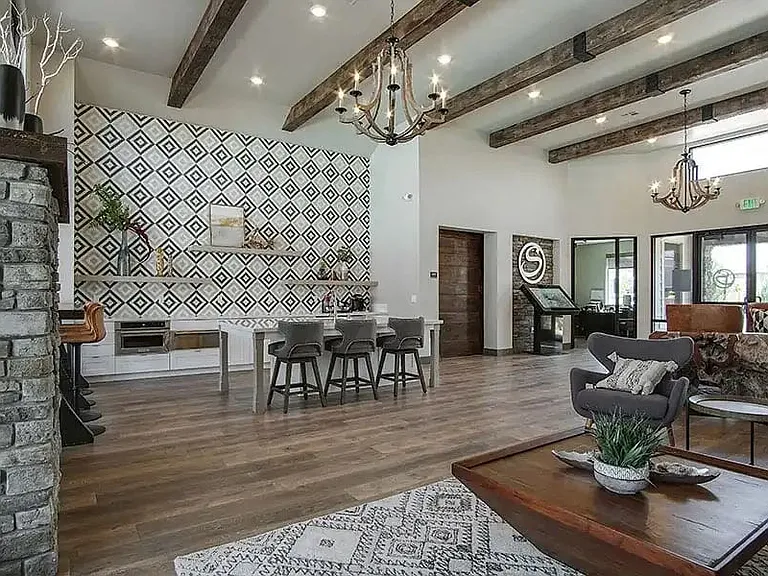 Silverado Apartments — Photo 12