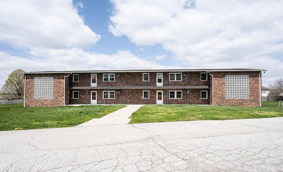 1st image of 140 Maple Park Dr #1