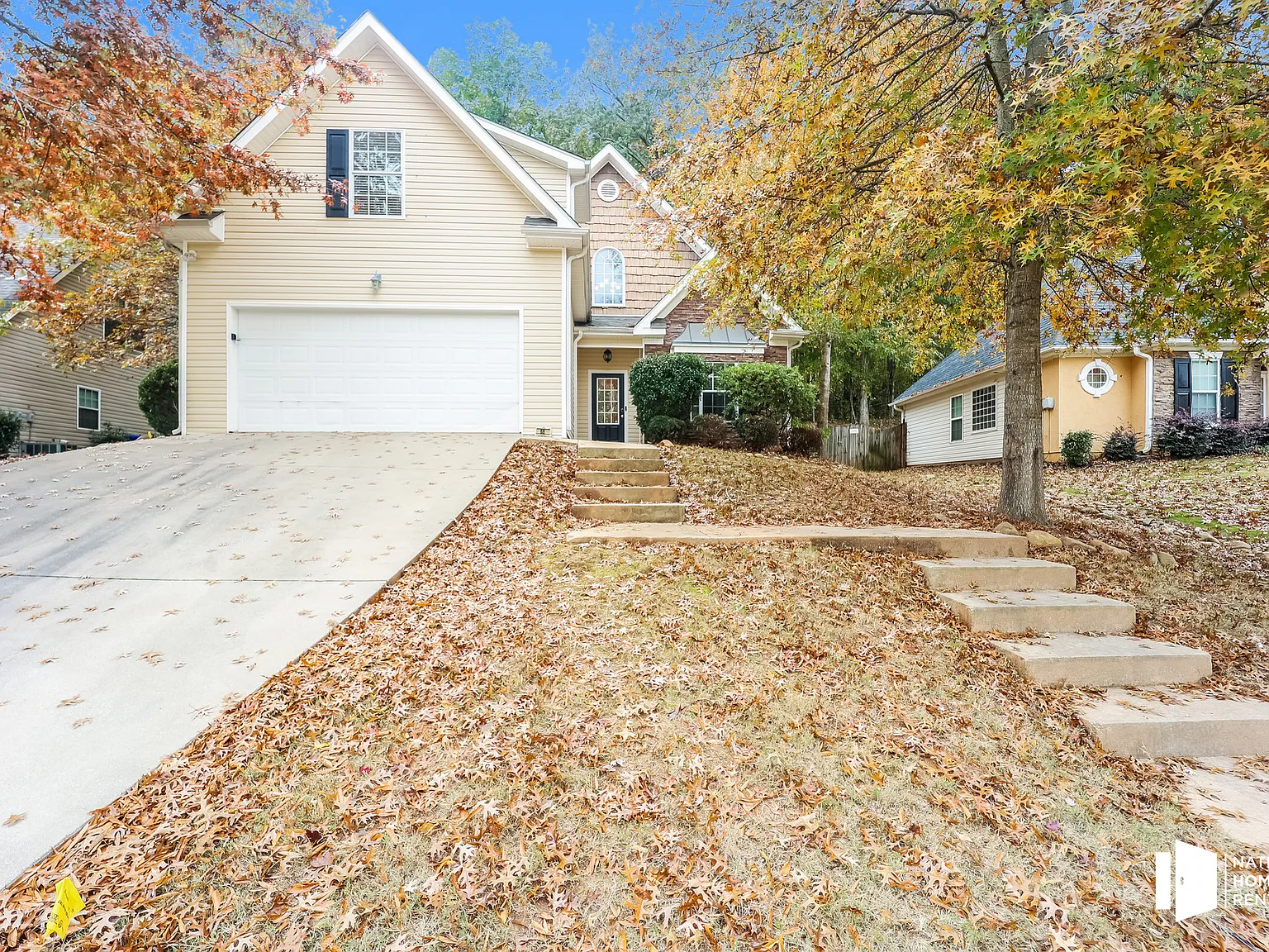 4 bed, 3.5 bath, 2565 sqft, $2,395 — Photo 2