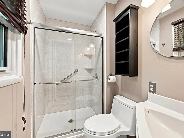 12 Lynn Blvd — Photo 10