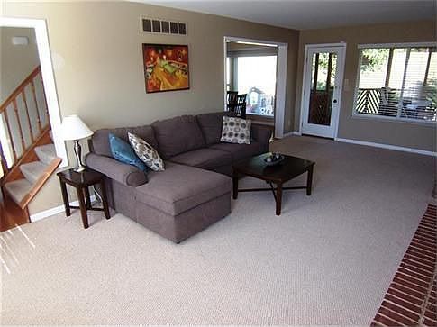 3rd image of 136 Lake Park Dr