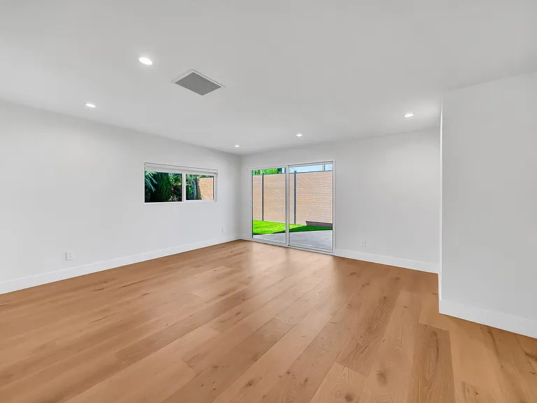 23635 Marylee St — Photo 5