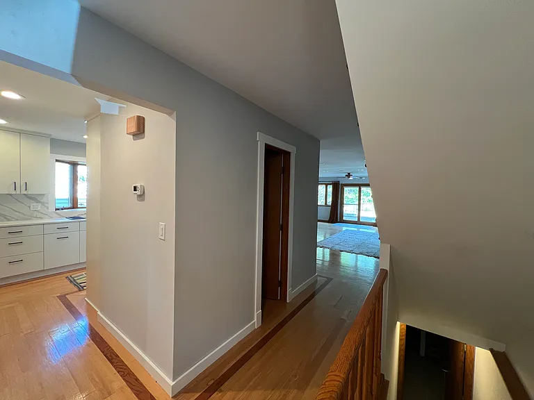 88 8th Ave NE — Photo 2