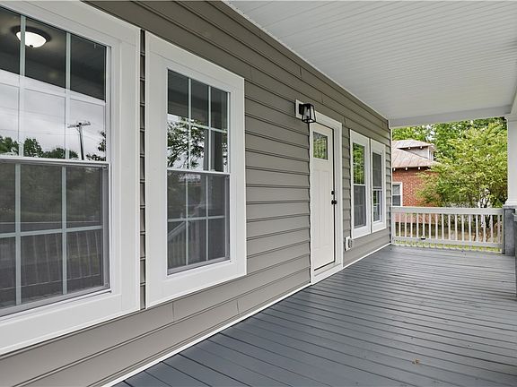 4th image of 2414 Yorktown Ave