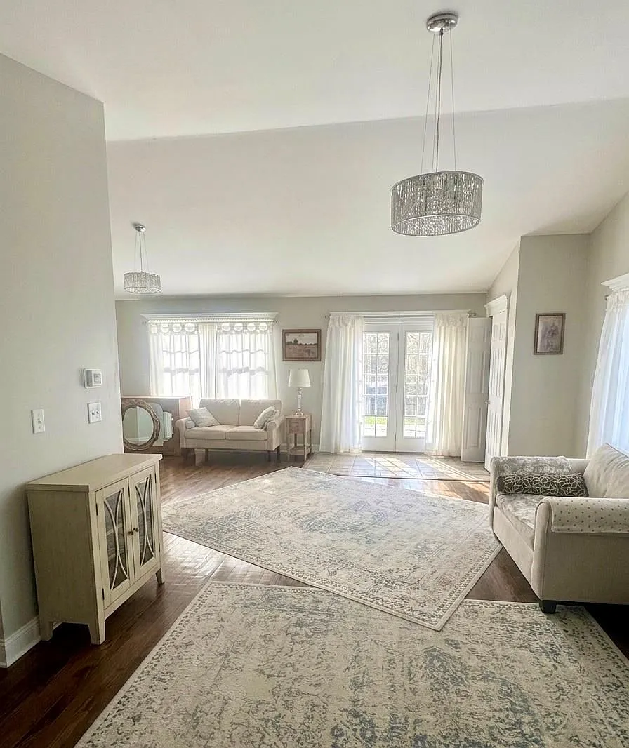 3 bed, 1700 sqft, $3,000 — Photo 2