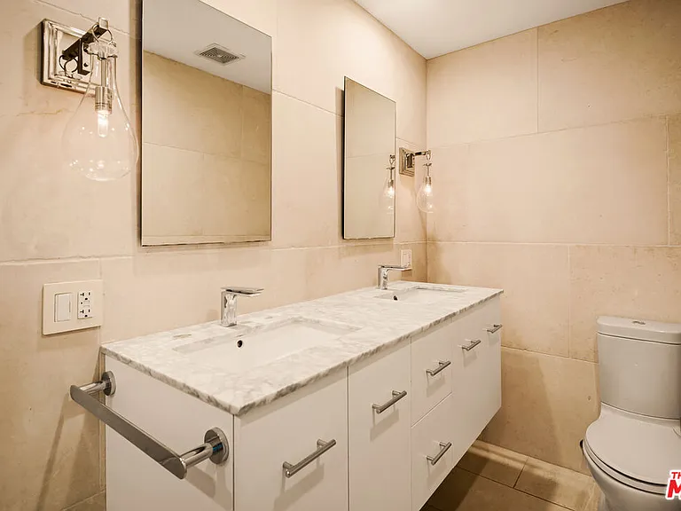 121 N Croft Ave #105 — Photo 11