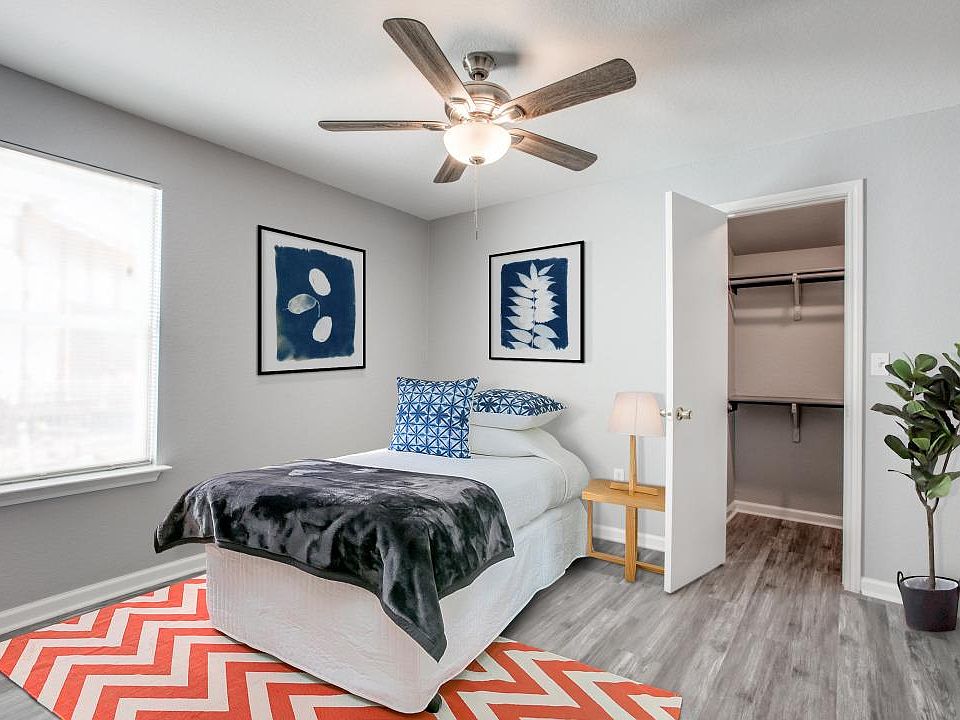 1st image of 236 University Ave #2