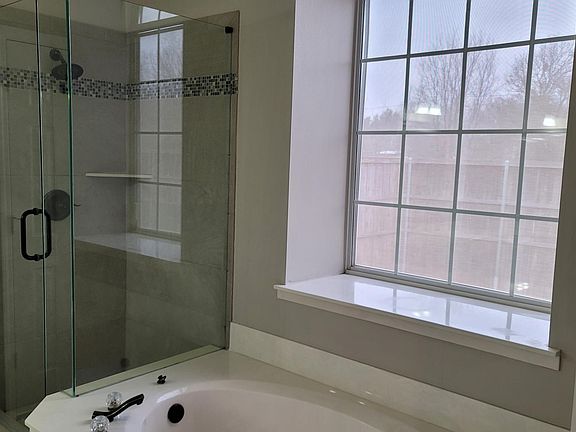 3rd image of 437 Jenkins Ln