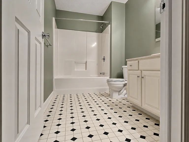 106 Pleasant Dr — Photo 4
