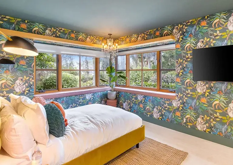 Let the colourful Guest Bedroom 2 inspire you!