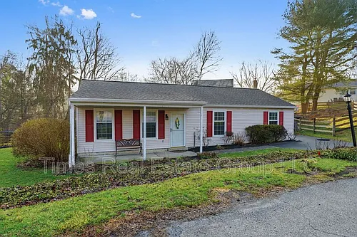 136 Brookfield Ct Photo 1