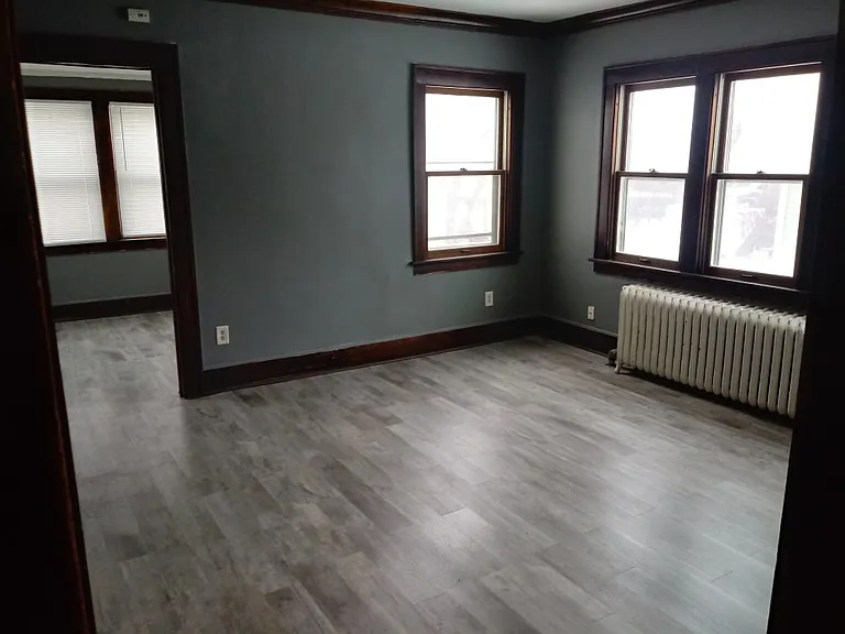 1031 Knox Ave N #4 — Photo 2
