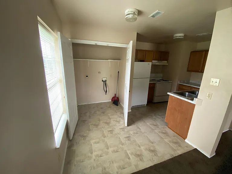 460 Willow Ave — Photo 6