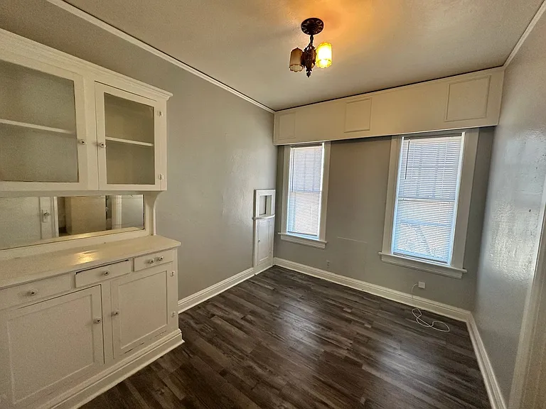 216 W Oak Ave — Photo 7