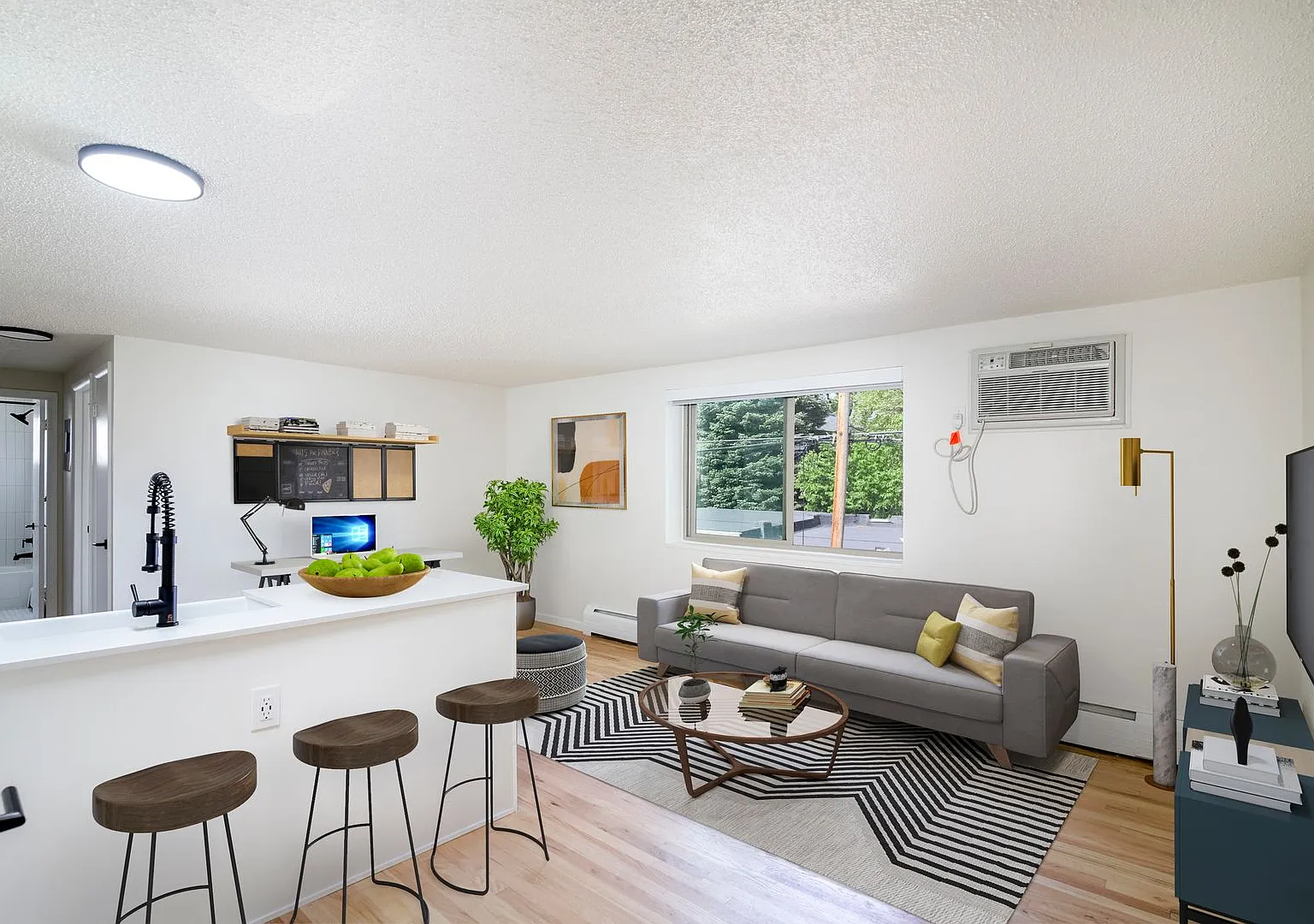 Miner Court — Photo 1