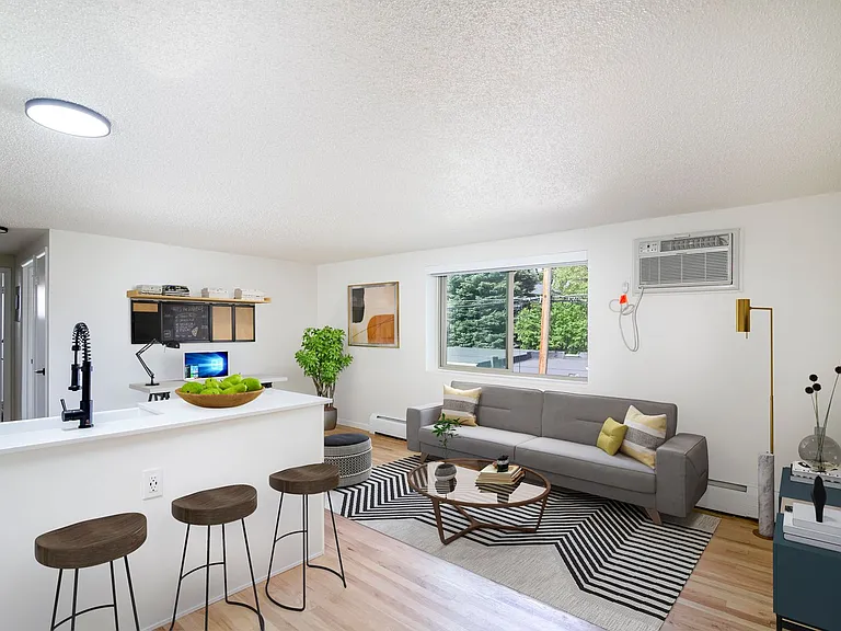 Miner Court — Photo 1