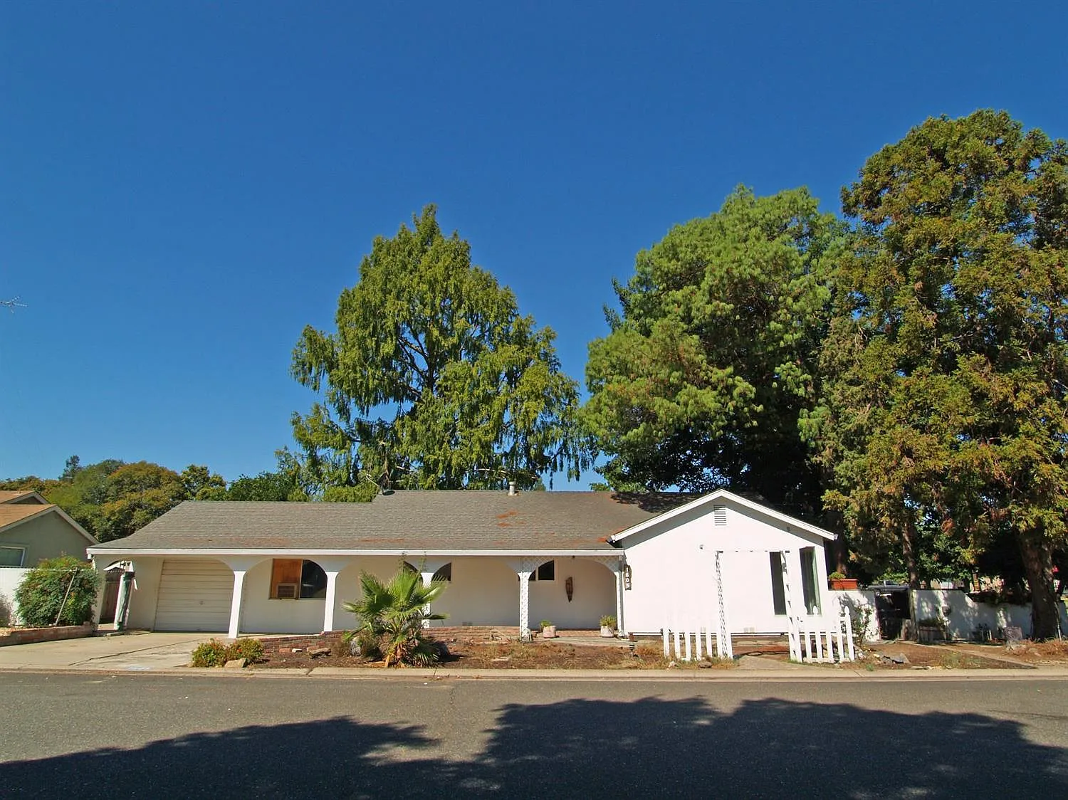 1605 James St photo 1