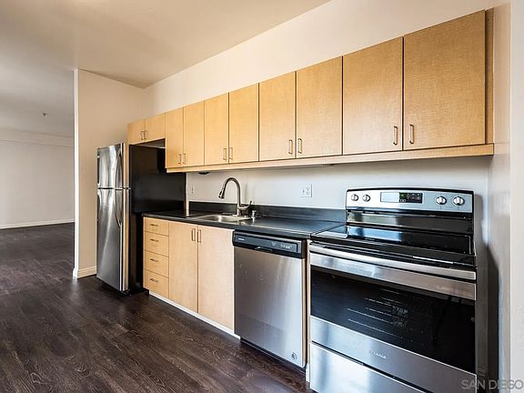 3rd image of 1041-47 6th Ave