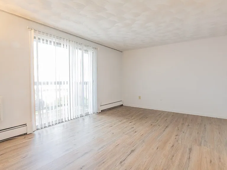 10 Josephine St #205 — Photo 2