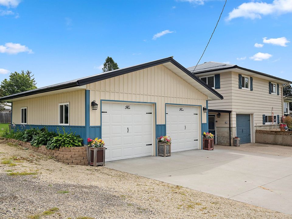 1st image of 717 4th St SE