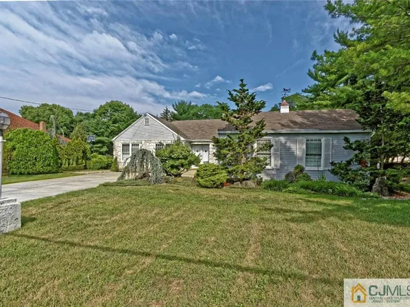 107 Brick Rd, Cherry Hill, NJ 08003